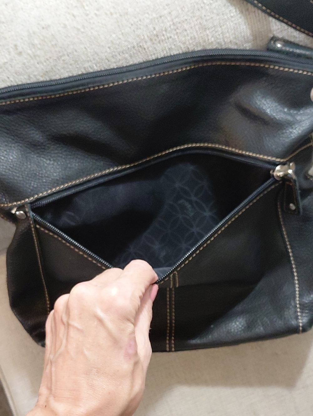 Fossil Black Leather Messenger Crossbody Shoulder Bag - Picture 11 of 13